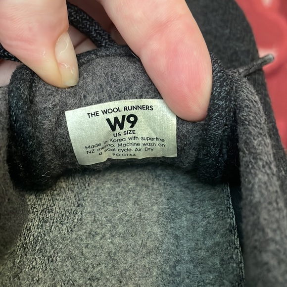 Allbirds running shoes sz 9 - Picture 3 of 3